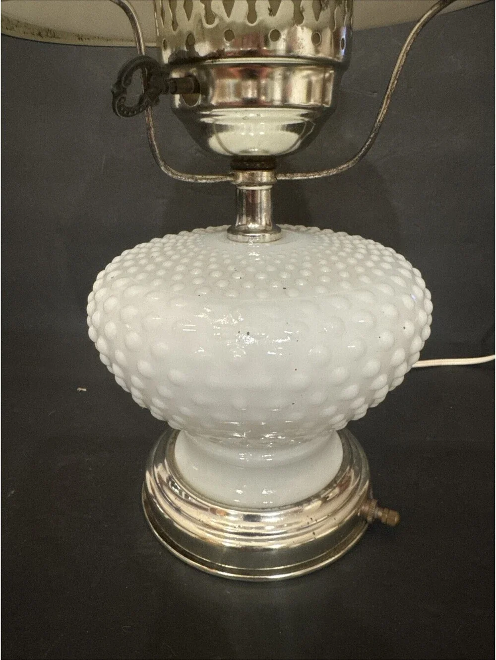 Vintage Hobnail White Milk Glass Electric Table Lamp 15” To Top Of Shade